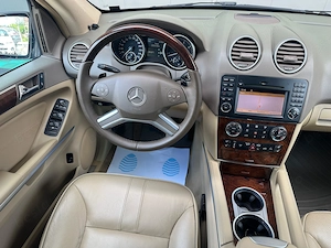 Mercedes-Benz ML 5.5 Benzina 388 CP An 2010 - imagine 5