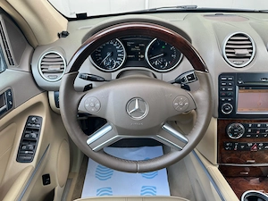 Mercedes-Benz ML 5.5 Benzina 388 CP An 2010 - imagine 15