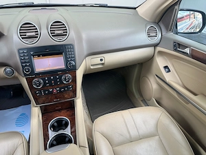 Mercedes-Benz ML 5.5 Benzina 388 CP An 2010 - imagine 18