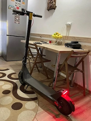 Trotineta electrica nouă