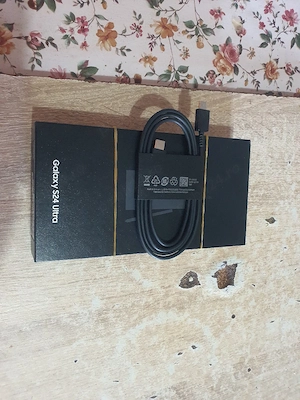 vand cutie telefon samsung s24 ultra nou.