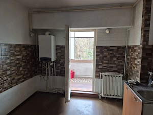 vanzare apartament central Galati  2 camere decomandat - imagine 5