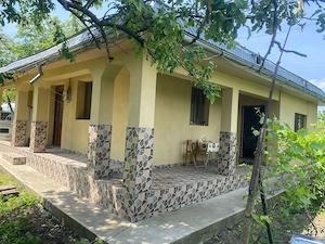 Casa + anexa + teren