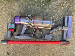 Dyson V11 aspirator vertical