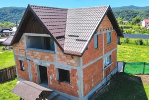 CASǍ la ROŞU cu teren 600 mp, CUT - DUMBRAVA ROŞIE