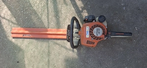 Vând foarfeca gard viu stihl h45 ,lama nouă..