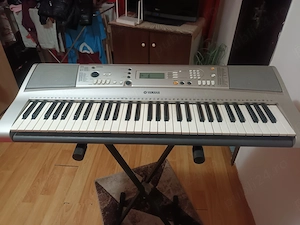 Vând orga yamaha 