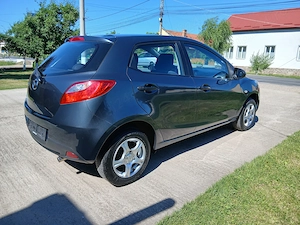 Mazda 2 an 2010 benzina 1.3 klima distribuție lanț 147000km - imagine 2