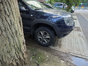 Dacia Duster 1.5dci 109CP 4x4 pregatit de drumuri grele - model Petrom - imagine 2