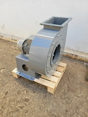 Exhaustor, aspirator, ventilator rumegus verde
