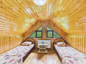 Pensiune/casa montană 9 camere în Dâmbovicioara, comision 0% - imagine 13