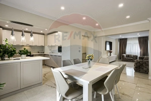Apartament spectaculos de vanzare: 4 camere, 2 băi, zona Vlaicu - imagine 2