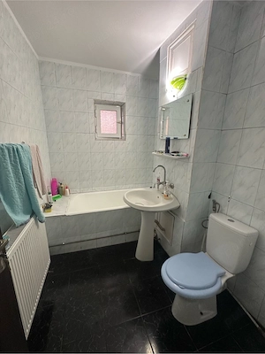 Ofer spre inchiriere in regim permanent sau hotelier apartament situat in centrul orasului Filiasi  - imagine 5