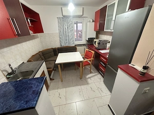 Ofer spre inchiriere in regim permanent sau hotelier apartament situat in centrul orasului Filiasi  - imagine 4