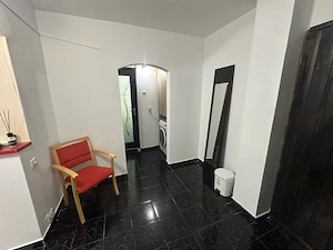 Ofer spre inchiriere in regim permanent sau hotelier apartament situat in centrul orasului Filiasi  - imagine 3