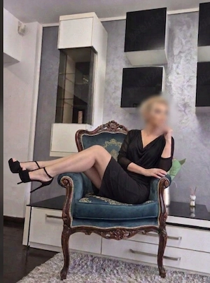 Blonda rafinata pentru domni distinsi !