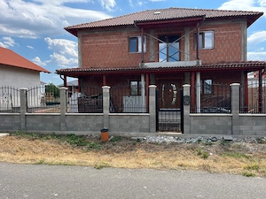 Casa de vânzare p+1