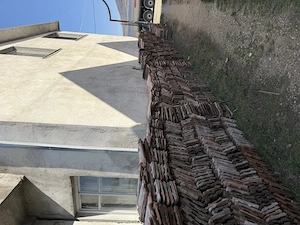 Vând țiglă marca leu 5lei 10 bucăți 