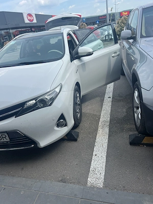 Toyota auris hibrid 2013 