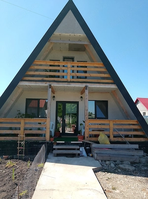 Vând casă 4 camere 156 mp locuibili total mp cu casa 500 mp totul nou plus garaj 