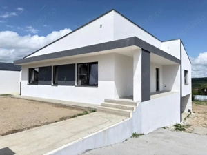 Casa individuala cu GARAJ si 700 mp TEREN, Dumbrava, 0% comision