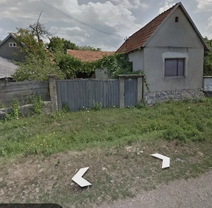 Vand casa mai veche la țara