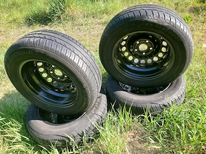 Vând set 4 roți de vară 195/65 R15 V in stare foarte bună .