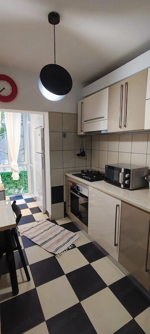 Închiriez apartament cu doua camere mobilat și utilat, Primăverii  - imagine 8