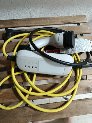 Încărcător mașină electrica - imagine 3