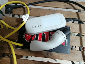 Încărcător mașină electrica