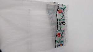 Poale cusute manual pe nylon