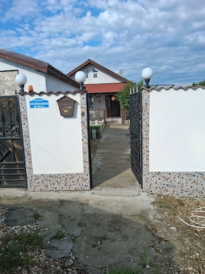 Vând casa la curte in Ciocanești jud Dâmbovița la 2 km distanta de Crevedia 