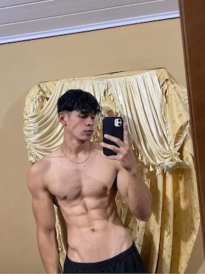 Yanis baiat bisexual dotat