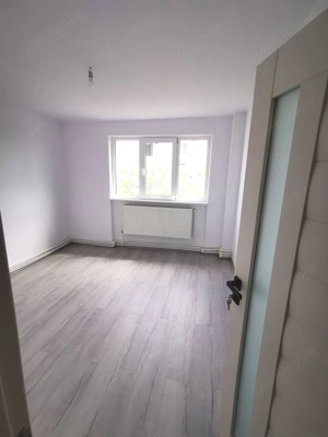 De vanzare apartament cu 2 camere, central. et. 3, 79.900 euro - imagine 5