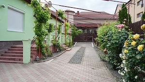 Casă Apartament spațios 120mp cu curte și parcare   zona centrală Arad - imagine 2