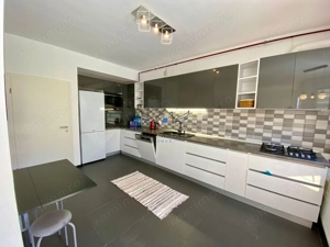 Casa tip duplex, Sanpetru, strada - imagine 5