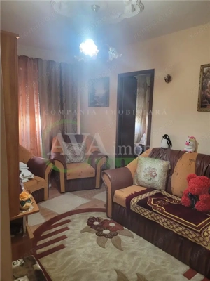 Apartament 3 camere nedecomandate, zona Cora - imagine 2