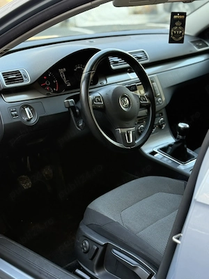 Volkswagen Passat 1.6 TDI - imagine 9