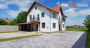 Casa individuala cu 6 camere Parter + 1 Etaj in Comlosu Mare - imagine 2