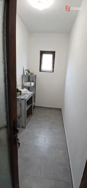 Casa individuala cu 6 camere Parter + 1 Etaj in Comlosu Mare - imagine 20