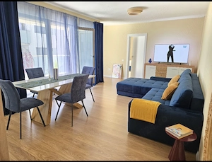 Inchiriez apartament cu 2 camere, 2 bai, o terasa generoasa si 1 loc de parcare inclus