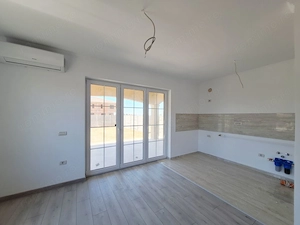 Duplex in stil mediteranian, pe parter, cu o curte generoasa ! - imagine 2