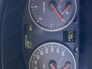 Vând sau schimb Volvo c30 an 2007 1.6diesel - imagine 2