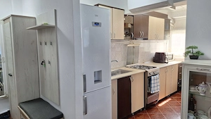 Apartament 3 camere, et.3, 51mp +balcon inchis +garaj langa bloc - imagine 2