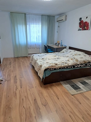 Închiriez garsonieră în zona Apusului 