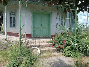Casa bătrânească si teren generos - imagine 4
