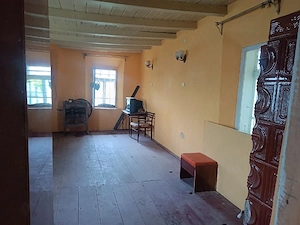 Casa bătrânească si teren generos - imagine 7