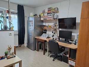 Vanzare, garsoniera confort 2, cu baie si chicineta proprie, loc parcare, zona Astra. - imagine 2
