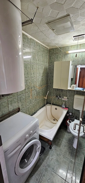 Vanzare, garsoniera confort 2, cu baie si chicineta proprie, loc parcare, zona Astra. - imagine 8