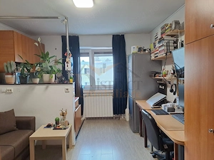 Vanzare, garsoniera confort 2, cu baie si chicineta proprie, loc parcare, zona Astra. - imagine 4